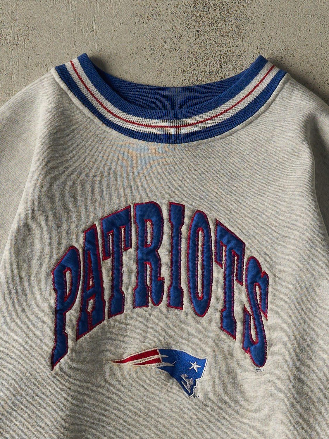 Vintage 90s Heather Grey New England Patriots Cropped Crewneck (XXS)