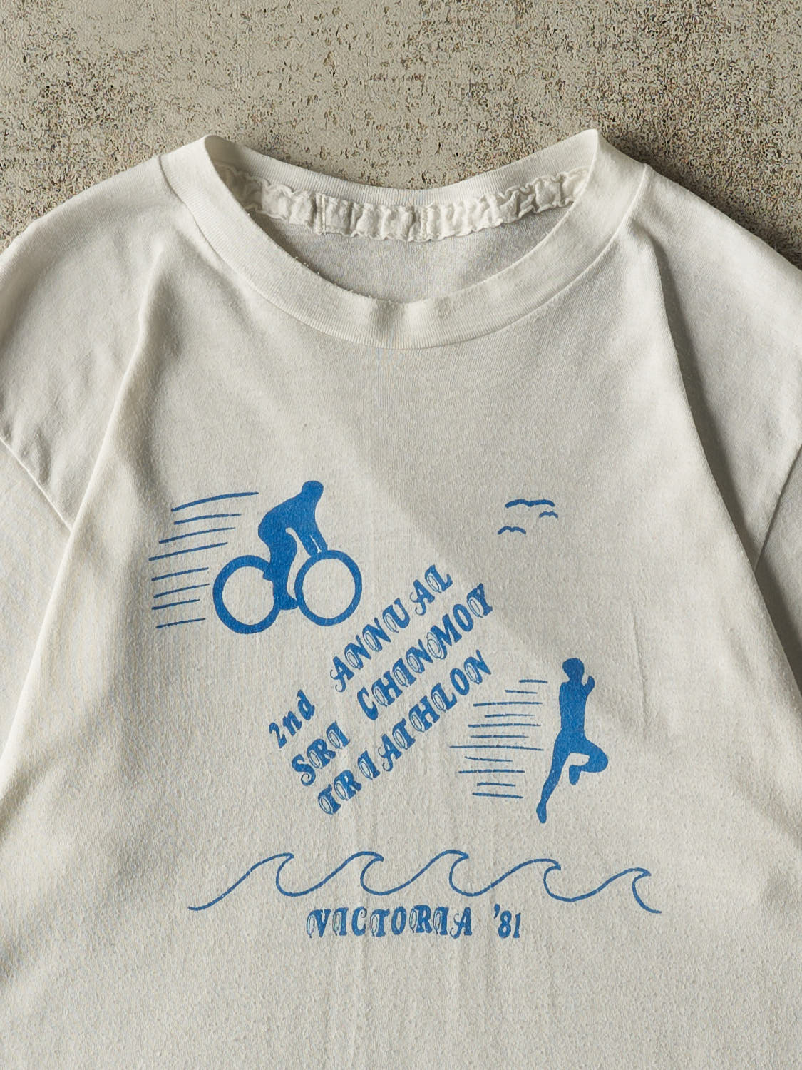 Vintage 81' White Victoria Triathlon Cropped Tee (XS/S)