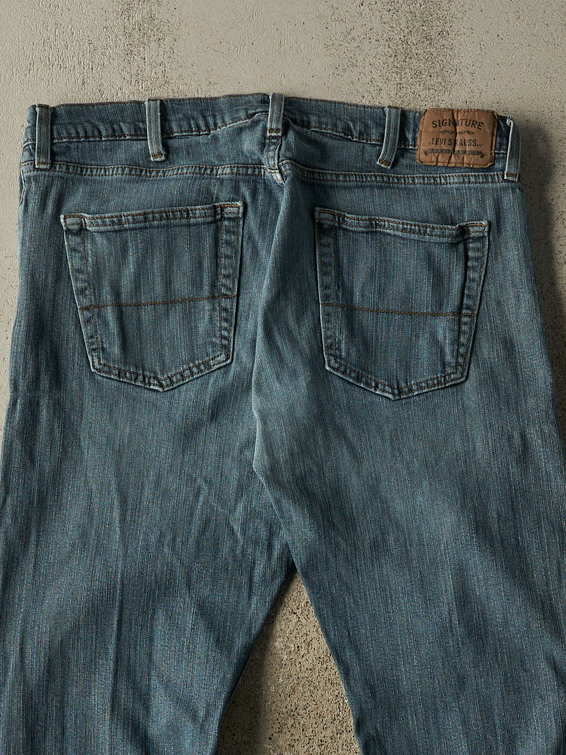 Vintage Y2K Dark Wash Levi's Signature Jeans (36x28)