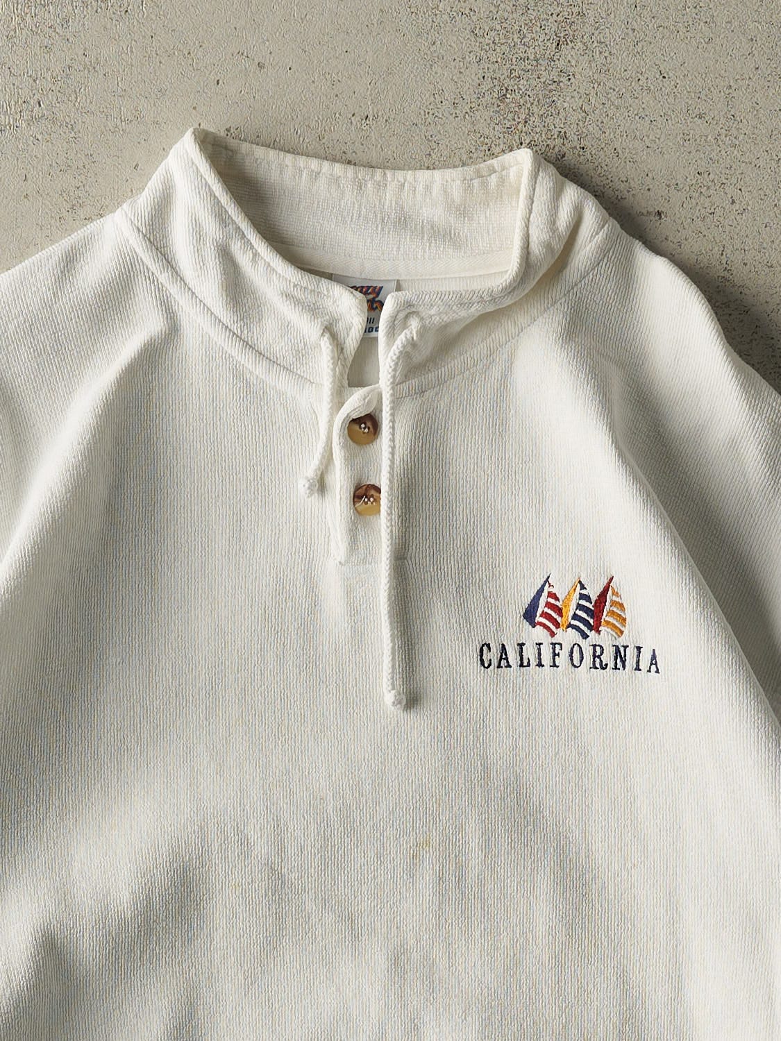 Vintage 90s White California Embroidered Quarter Button Textured Sweater (L/XL)