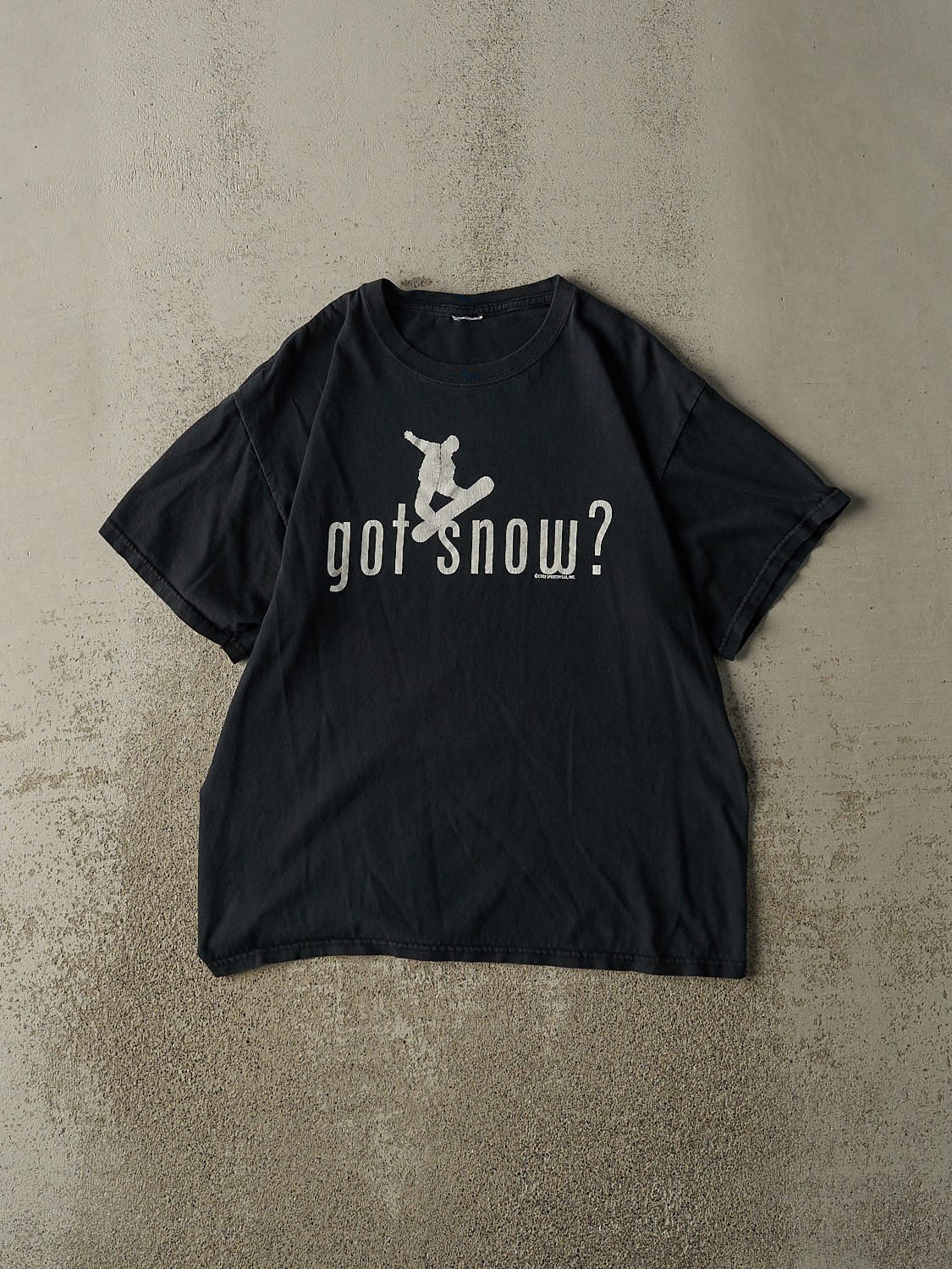 Vintage Y2K Faded Black "Got Snow?" Slogan Tee (M)