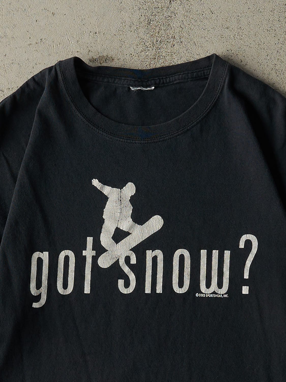 Vintage Y2K Faded Black "Got Snow?" Slogan Tee (M)