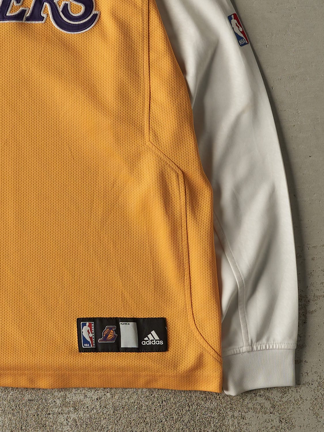 Vintage Y2K Yellow & White Los Angeles Lakers Long Sleeve Jersey (XL)