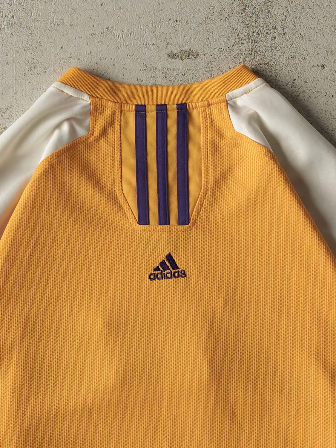 Vintage Y2K Yellow & White Los Angeles Lakers Long Sleeve Jersey (XL)