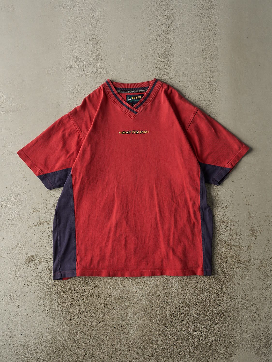 Vintage Y2K Red Eddie Bauer Embroidered Tee (XL)