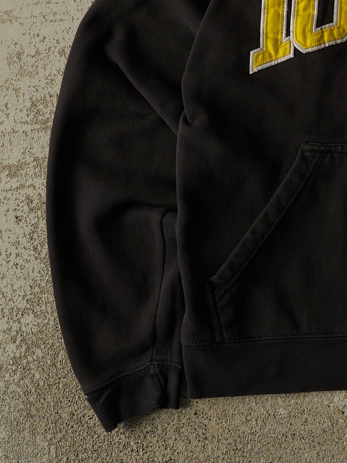 Vintage Y2K Faded Black University of Iowa Hawkeyes Hoodie (M)