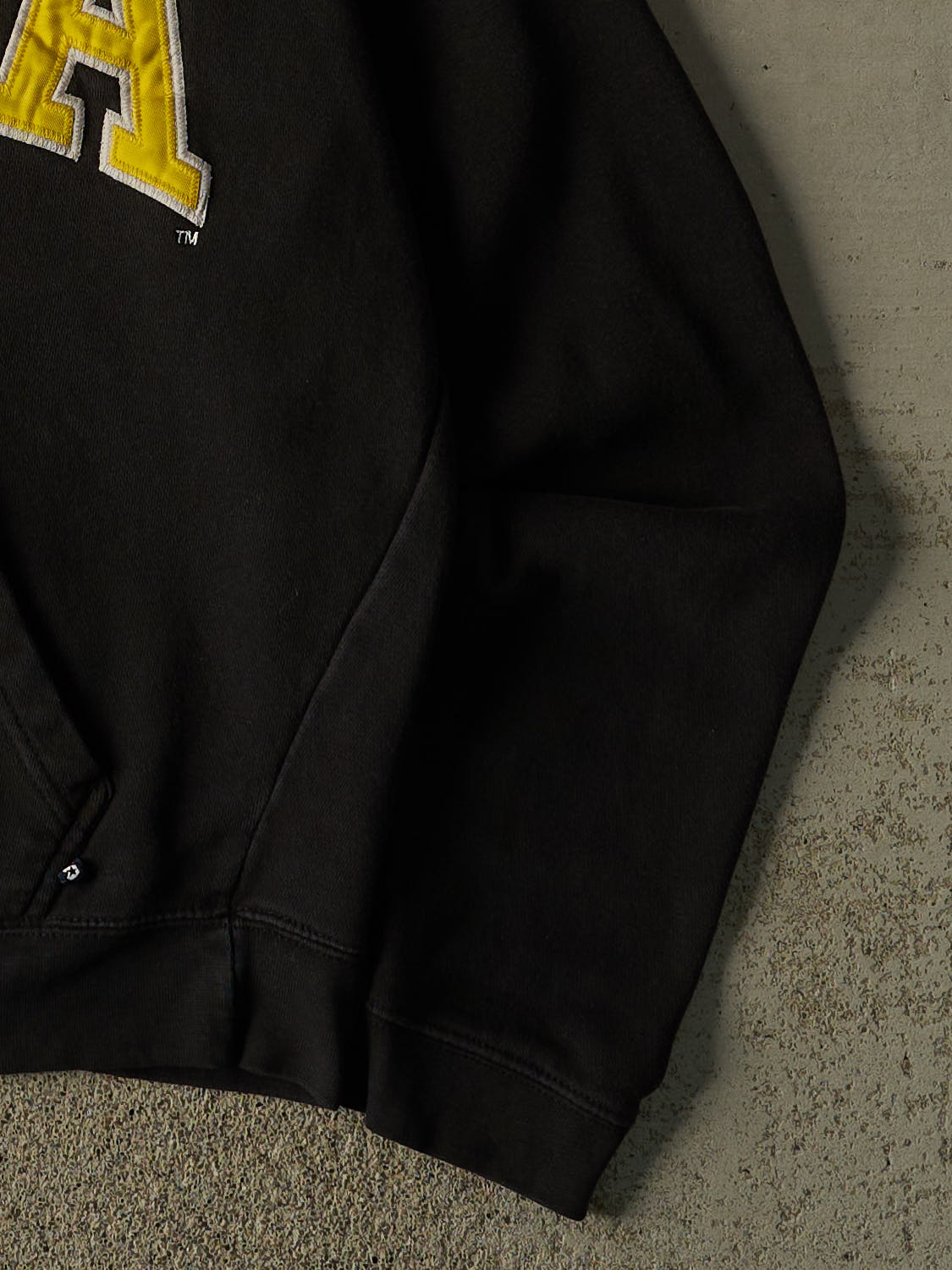 Vintage Y2K Faded Black University of Iowa Hawkeyes Hoodie (M)