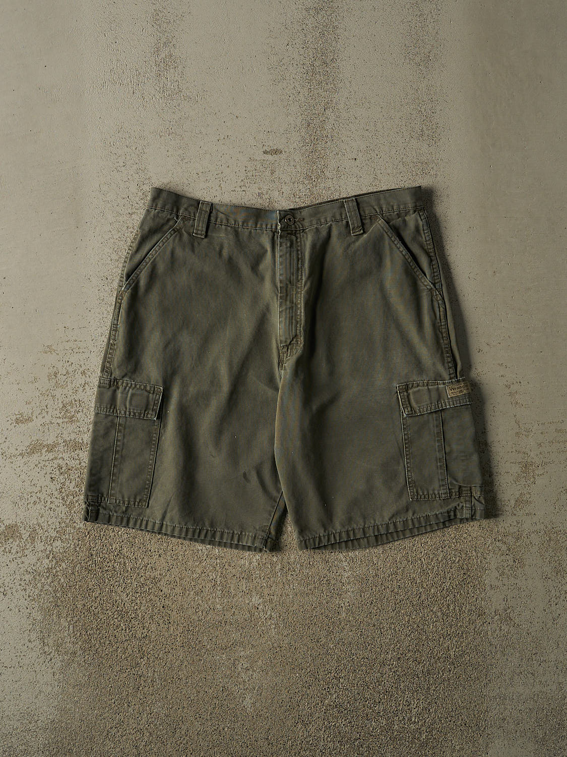 Vintage 90s Green Wrangler Cargo Shorts (36x10)
