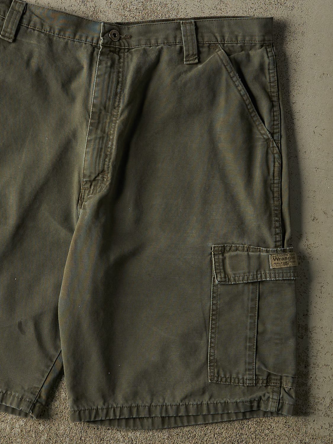 Vintage 90s Green Wrangler Cargo Shorts (36x10)