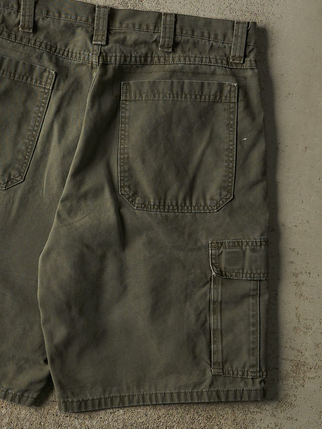 Vintage 90s Green Wrangler Cargo Shorts (36x10)