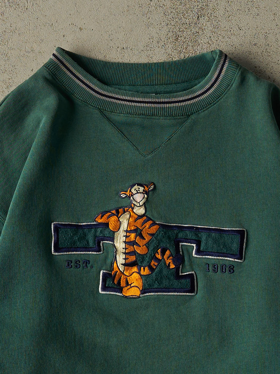 Vintage 90s Green Disney Tigger Embroidered Crewneck (M)