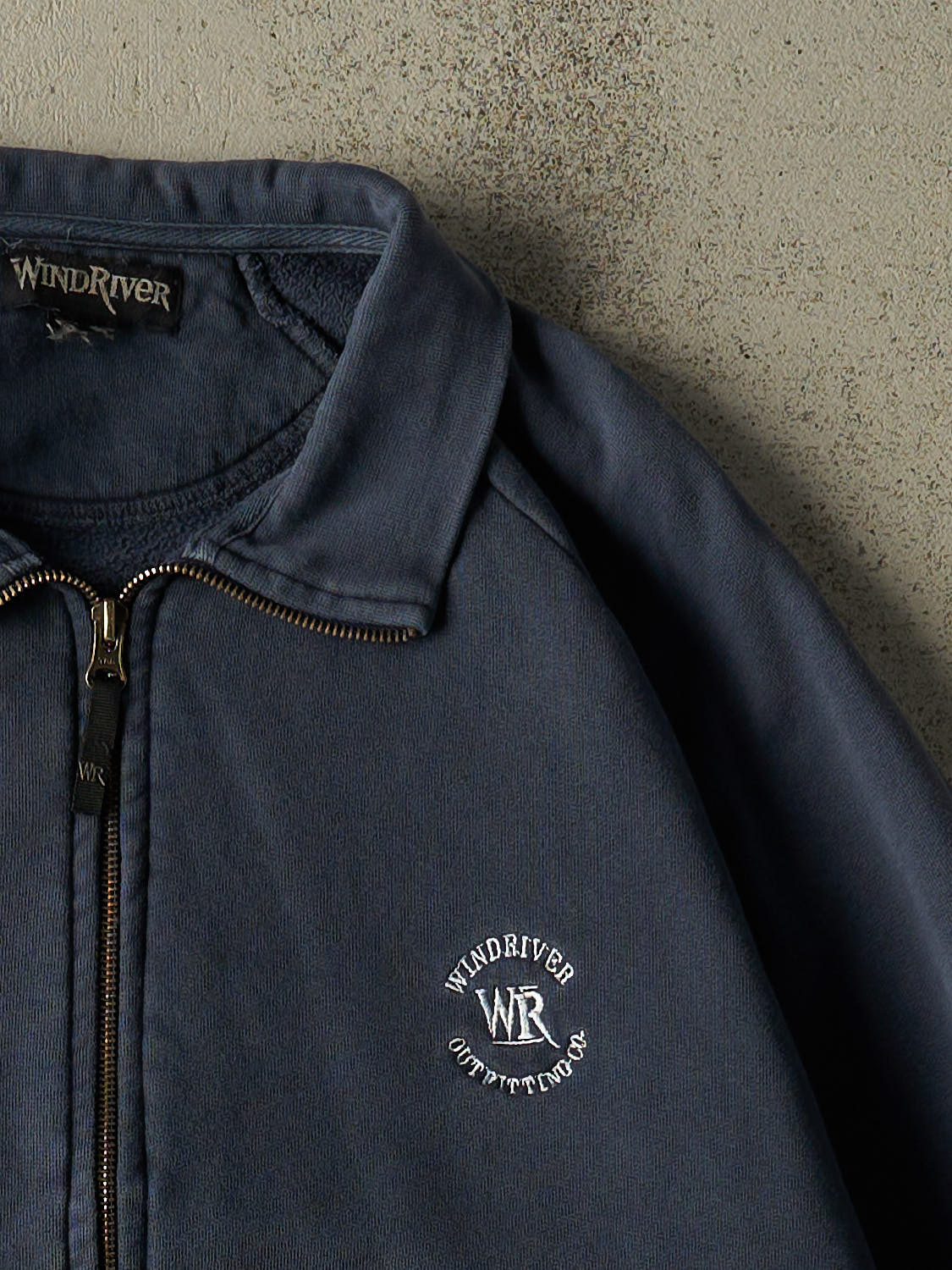 Vintage Y2K Navy Blue Wind River Embroidered Zip Up Sweater (L/XL)