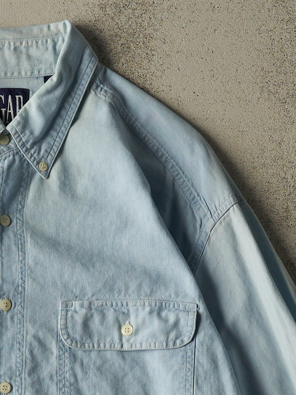 Vintage 90s Light Wash Gap Long Sleeve Denim Button Up (XL)