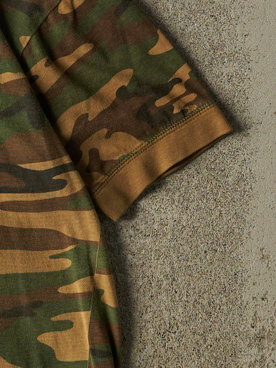 Vintage 90s Camo Ringer  Tee (S/M)