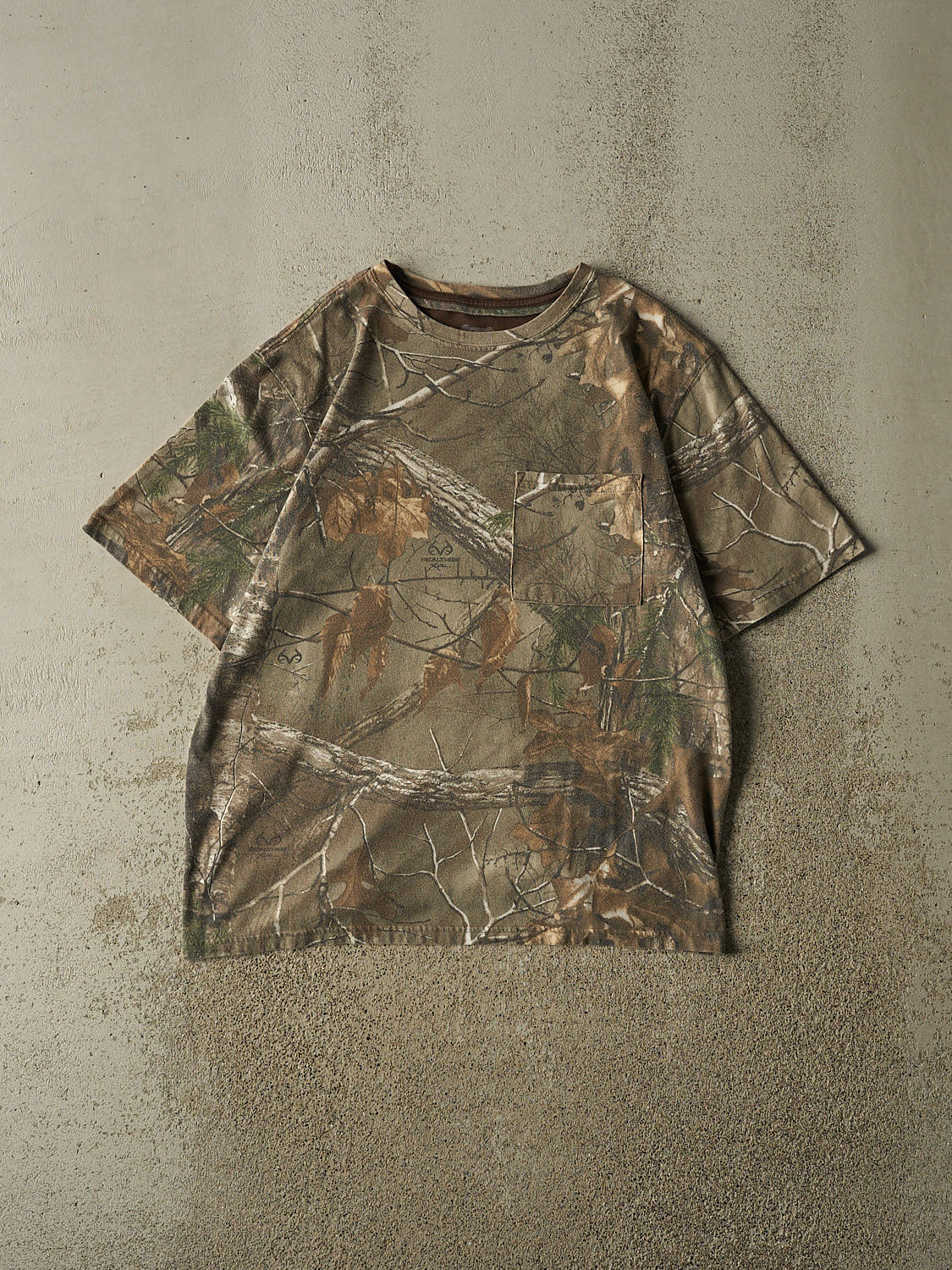 Vintage Y2K Camo Realtree Pocket Tee (M/L)
