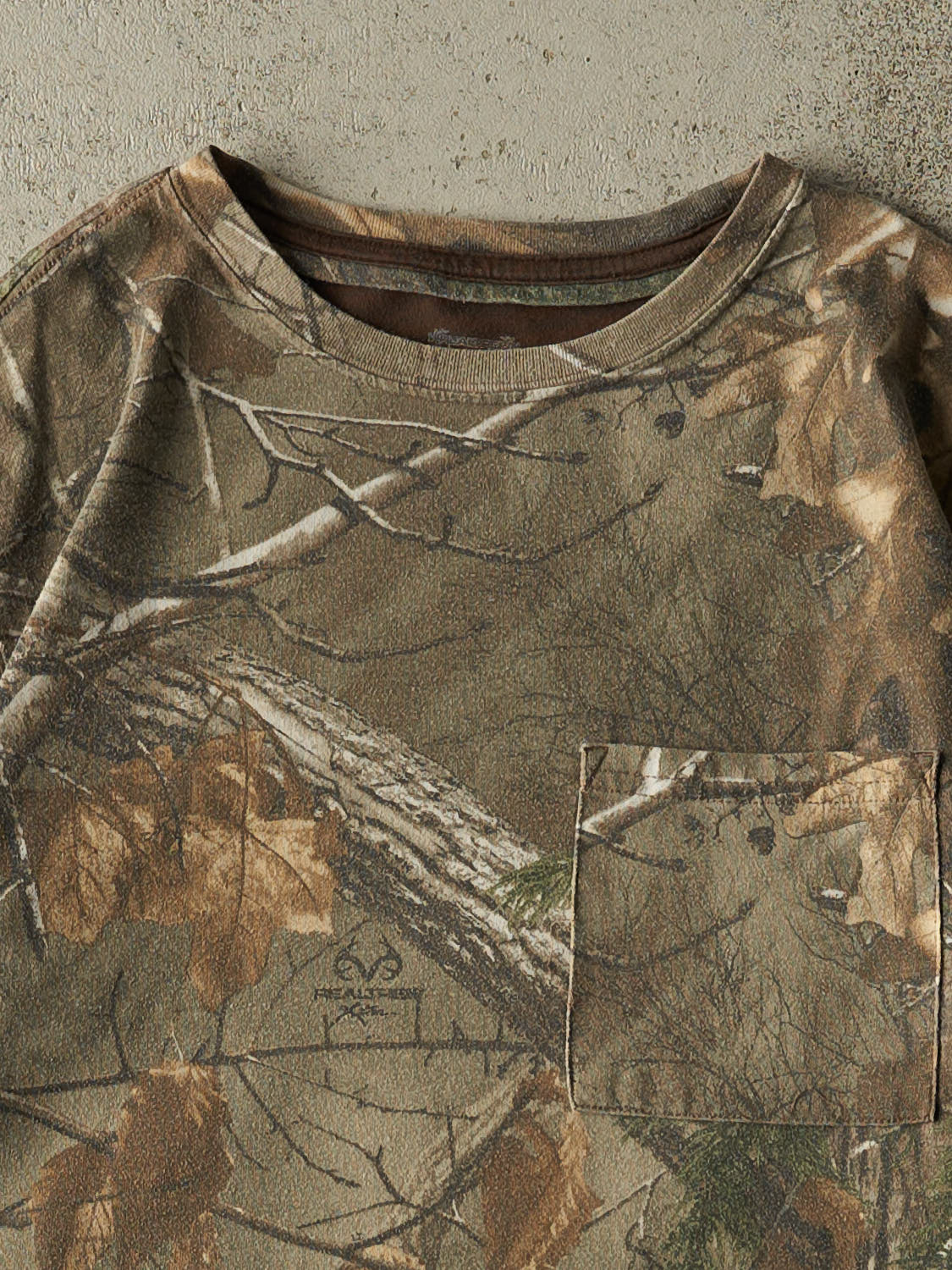 Vintage Y2K Camo Realtree Pocket Tee (M/L)