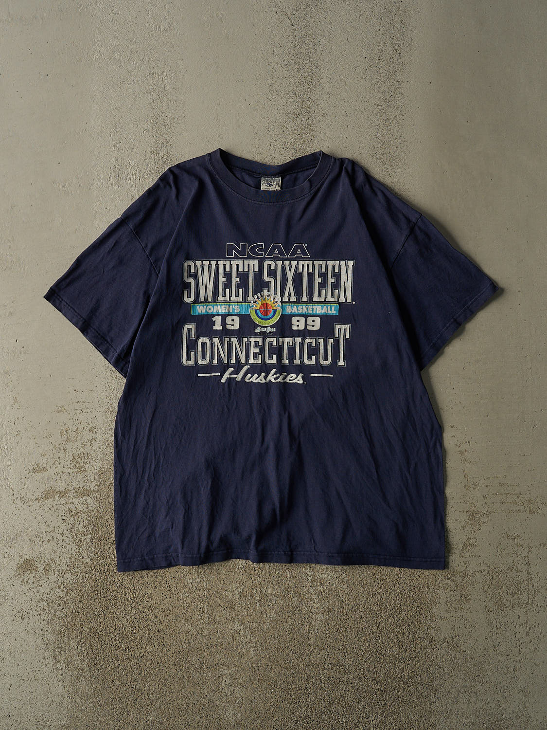 Vintage 99' Navy Blue University of Connecticut NCAA Final Four Tee (XL)