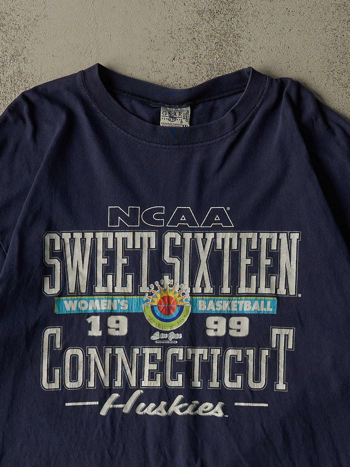 Vintage 99' Navy Blue University of Connecticut NCAA Final Four Tee (XL)