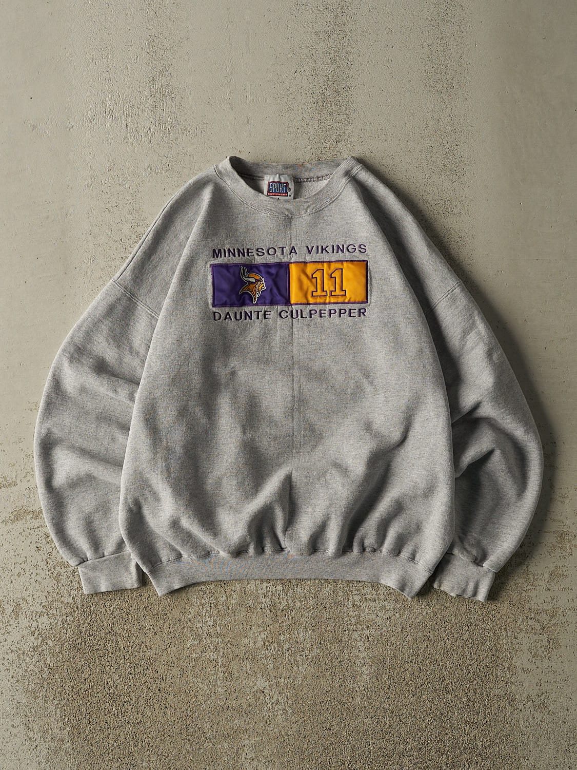 Vintage Y2K Grey Minnesota Vikings Embroidered Crewneck (S/M)