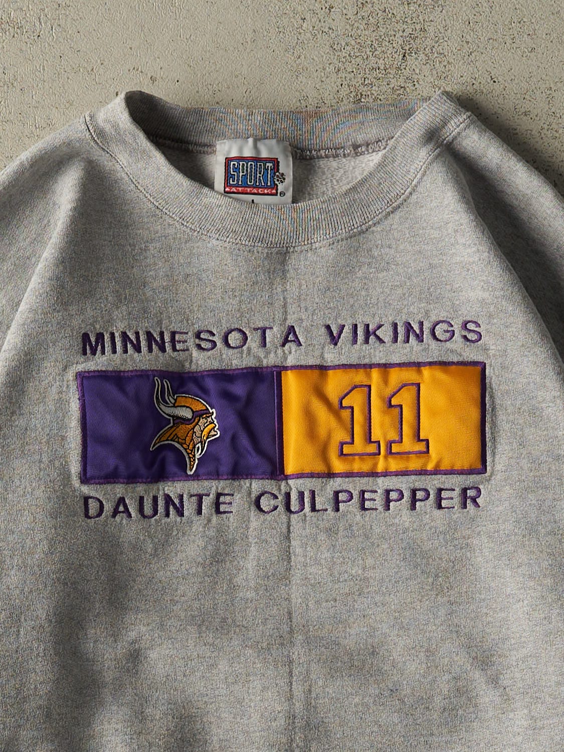 Vintage Y2K Grey Minnesota Vikings Embroidered Crewneck (S/M)