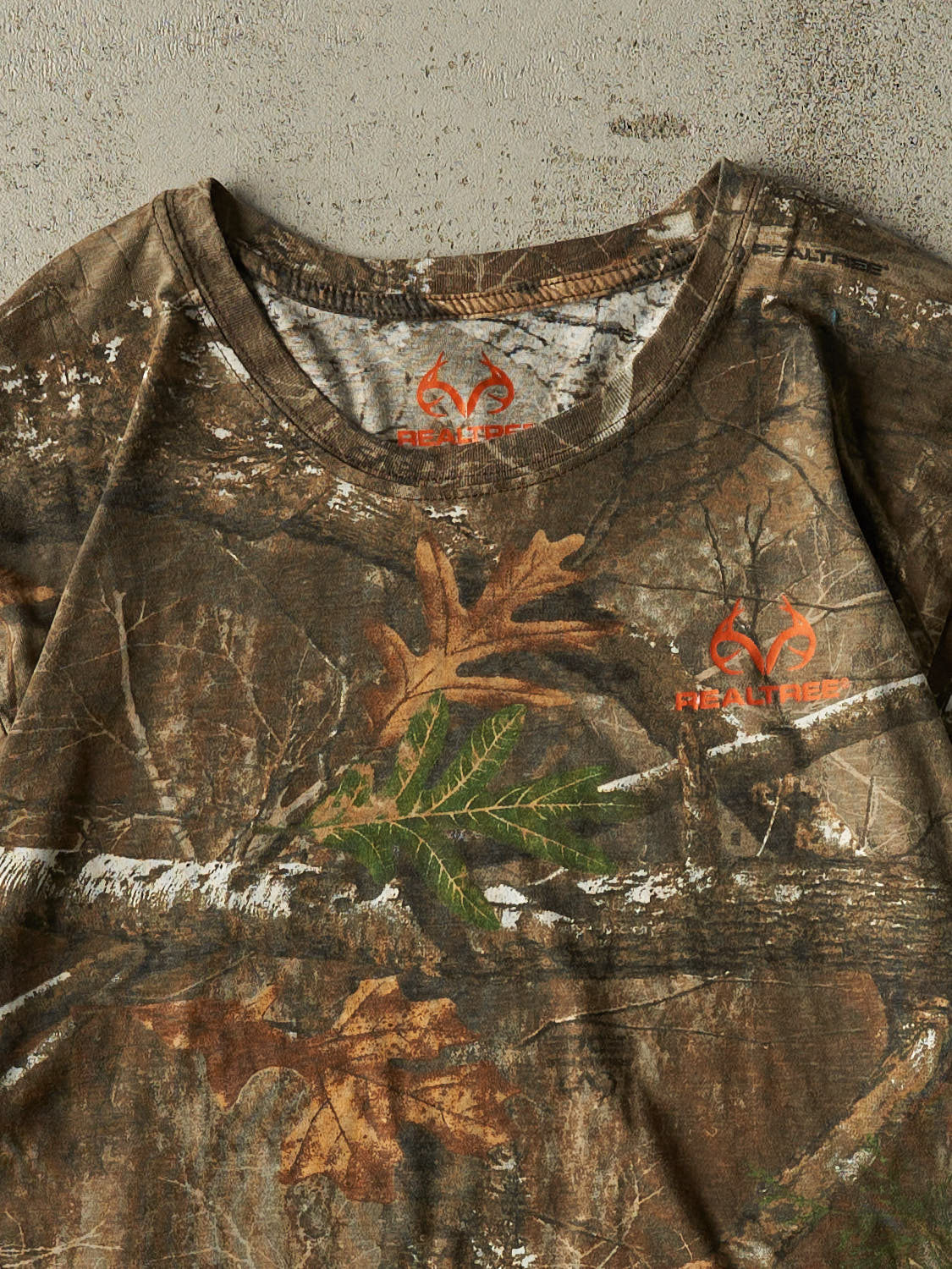 Vintage Y2K Camo Realtree Logo Tee (L/XL)