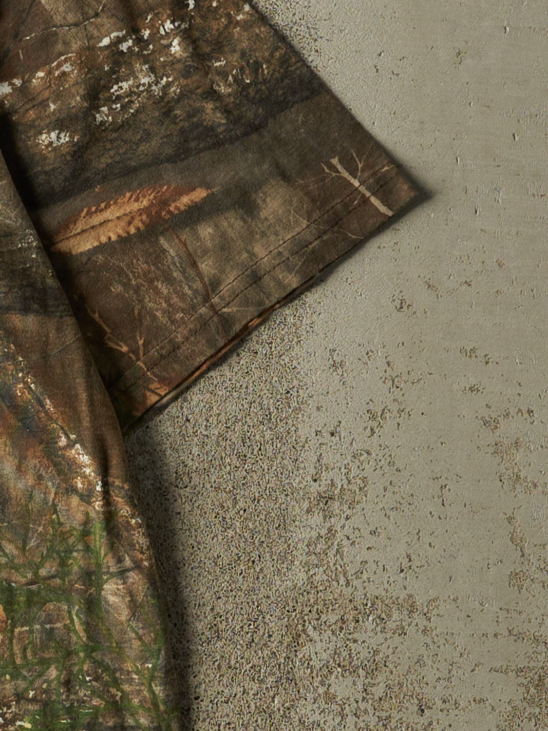 Vintage Y2K Camo Realtree Logo Tee (L/XL)