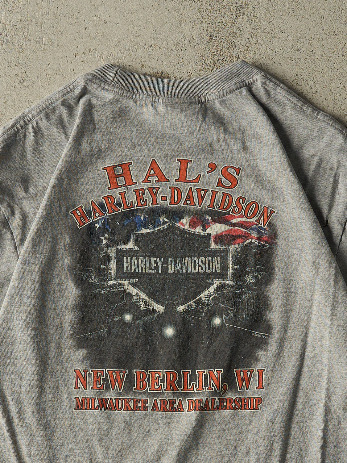 Vintage 09' Grey Harley Davidson New Berlin WI Tee (L)
