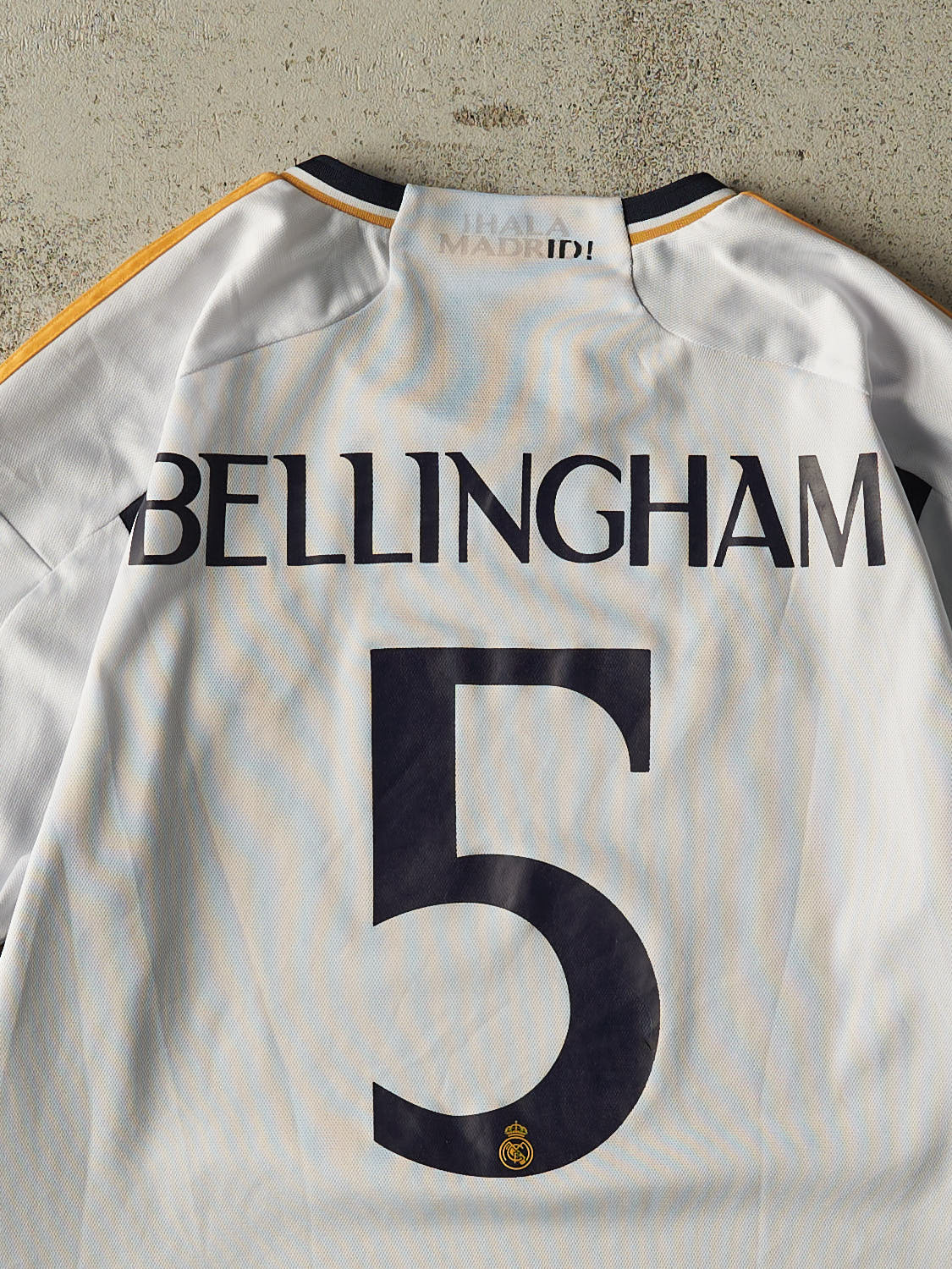 Vintage Y2K White Real Madrid #5 Bellingham Soccer Jersey (L/XL)
