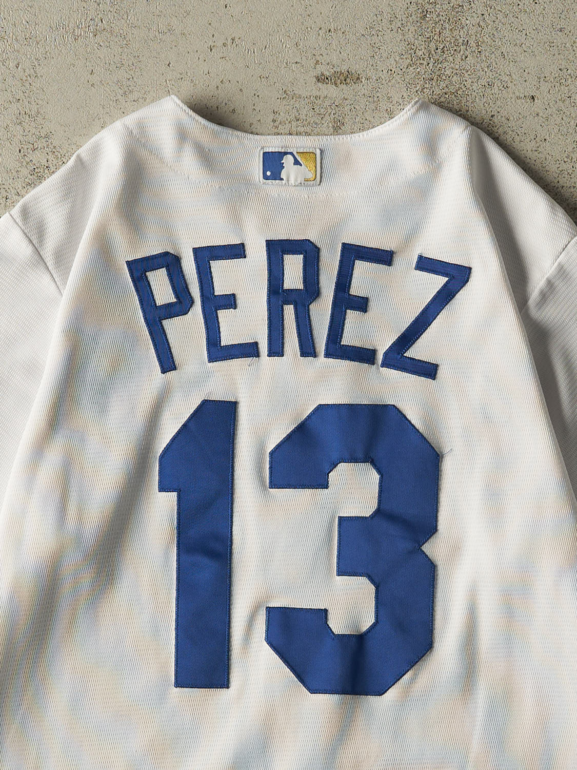 Vintage Y2K White Kansas City Royals #13 Perez Baseball Jersey (M/L)