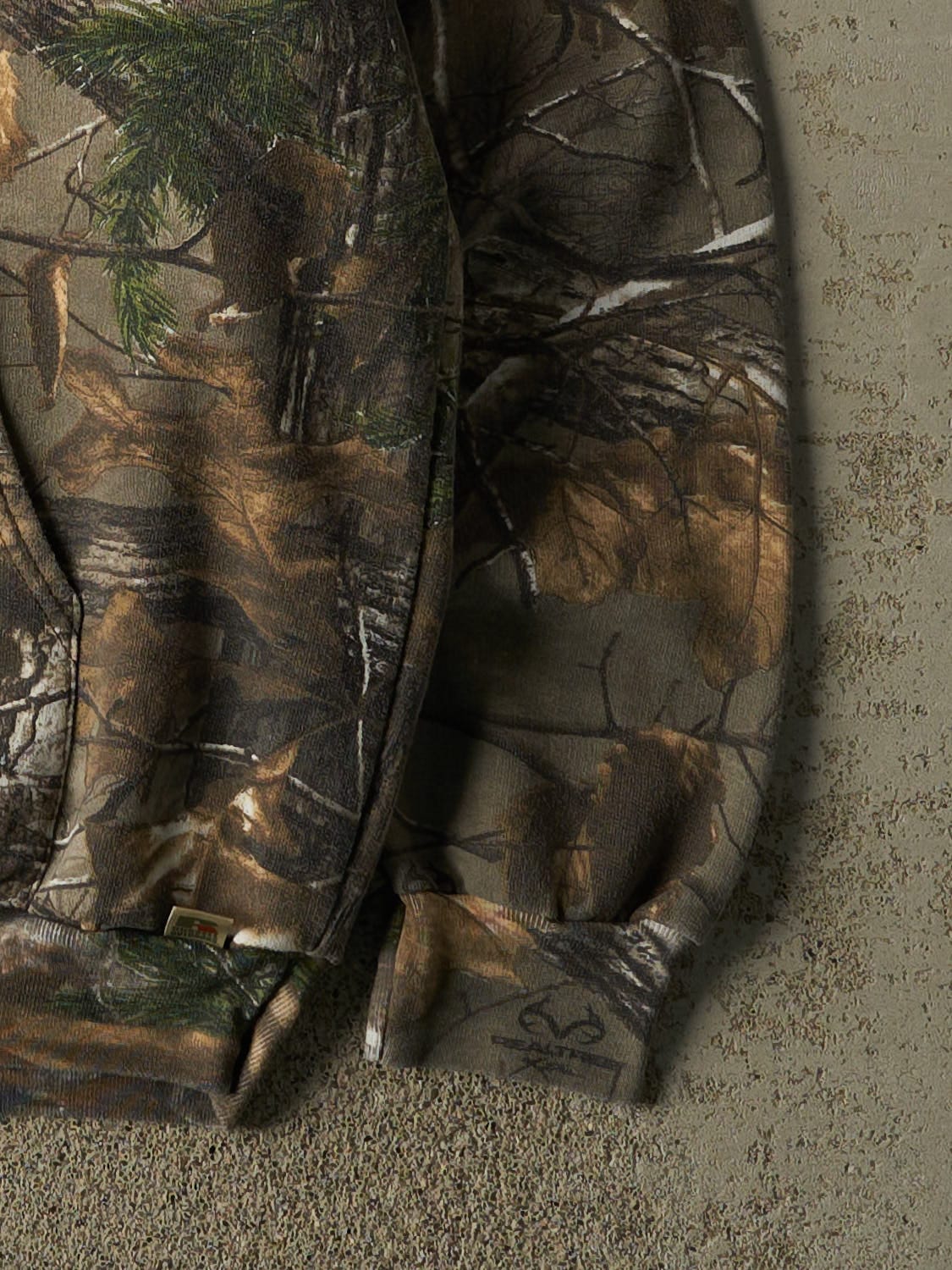 Vintage Y2K Camo Russell Athletic x Realtree Embroidered Hoodie (L/XL)