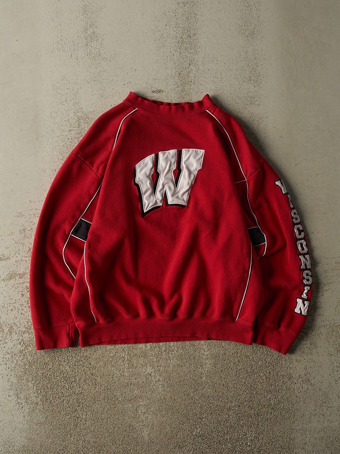 Vintage Y2K Red University of Wisconsin Embroidered Crewneck (M/L)