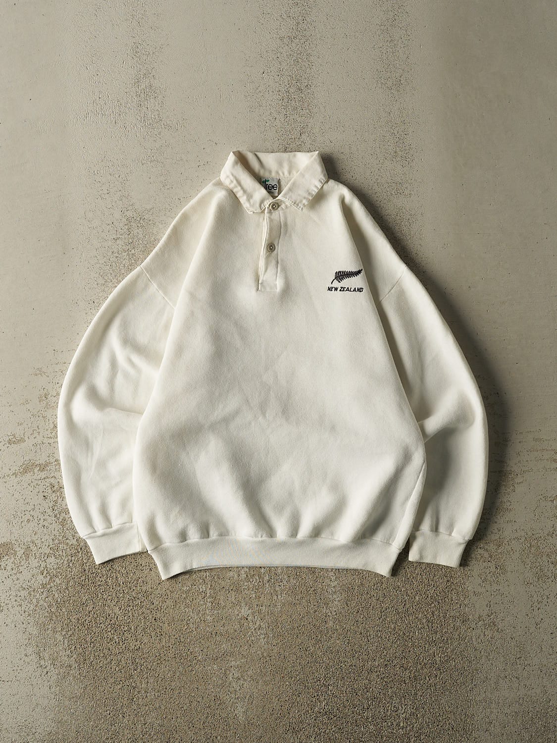 Vintage Y2K White New Zealand Quarter Button Sweater (M)