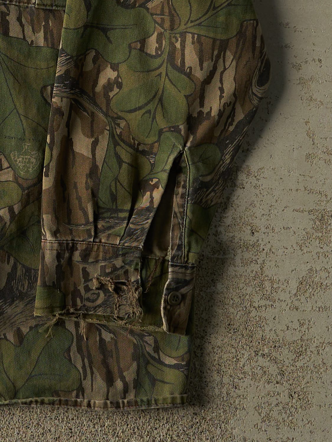 Vintage 90s Camo Mossy Oak Button Up Long Sleeve (L/XL)