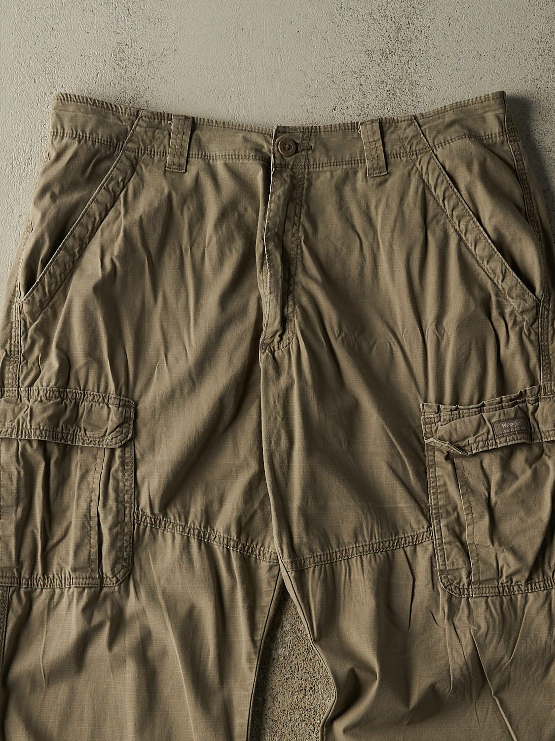 Vintage Y2K Beige Wrangler Cargo Work Pants (36x28.5)