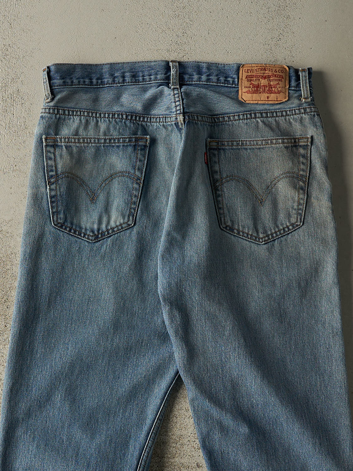Vintage 90s Mid Wash Levi's Jeans (34x30.5)