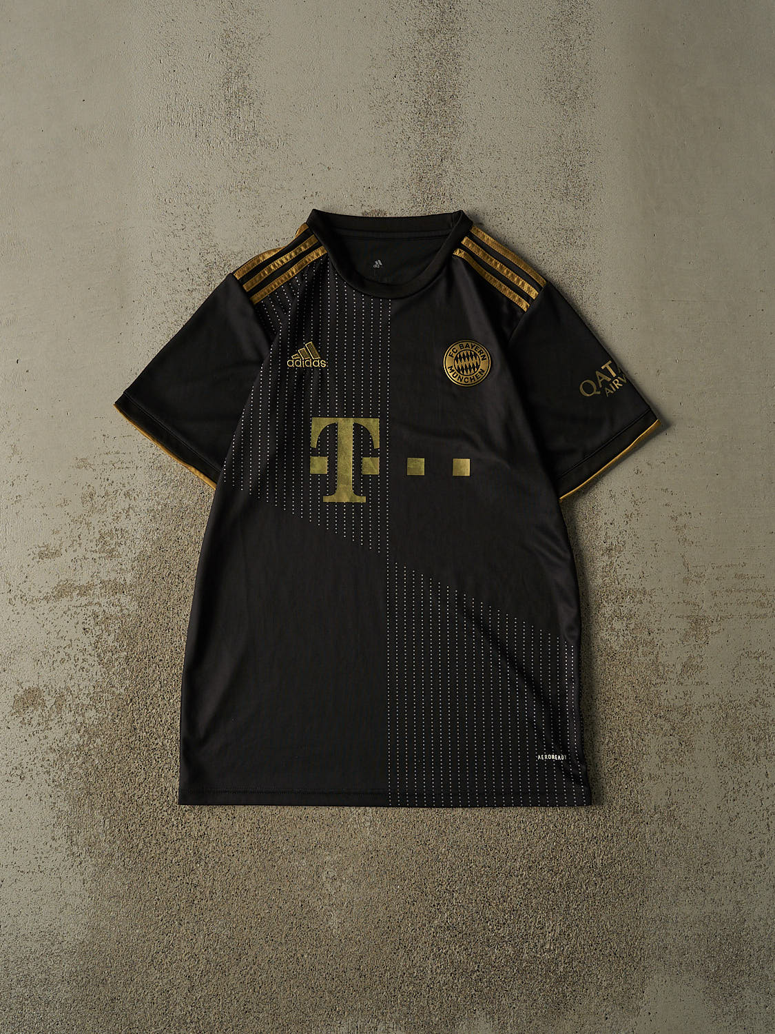 Vintage Y2K Black FC Bayern Munchen #9 Lewandowski Jersey (M/L)