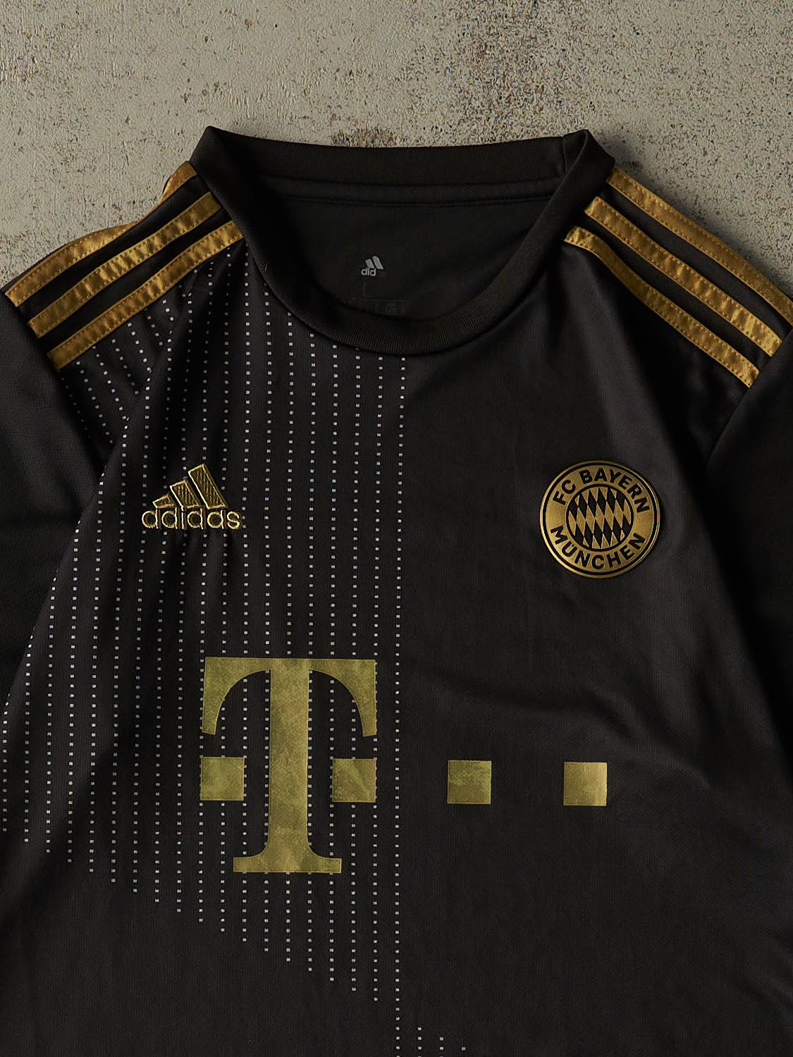 Vintage Y2K Black FC Bayern Munchen #9 Lewandowski Jersey (M/L)