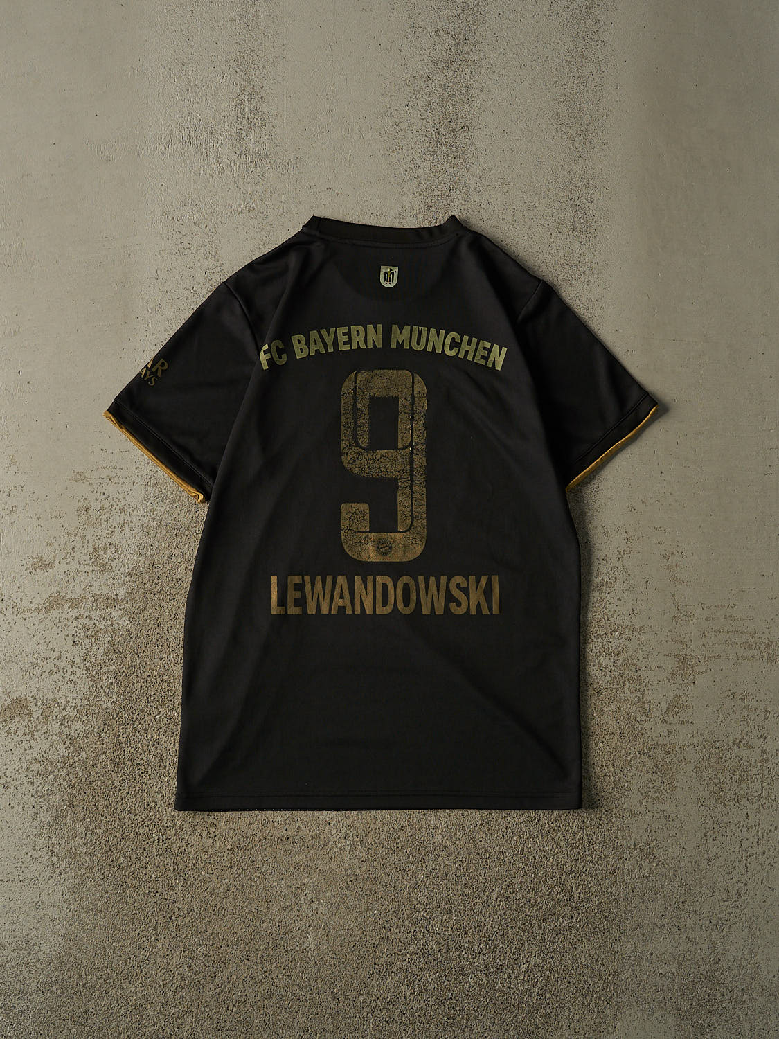 Vintage Y2K Black FC Bayern Munchen #9 Lewandowski Jersey (M/L)