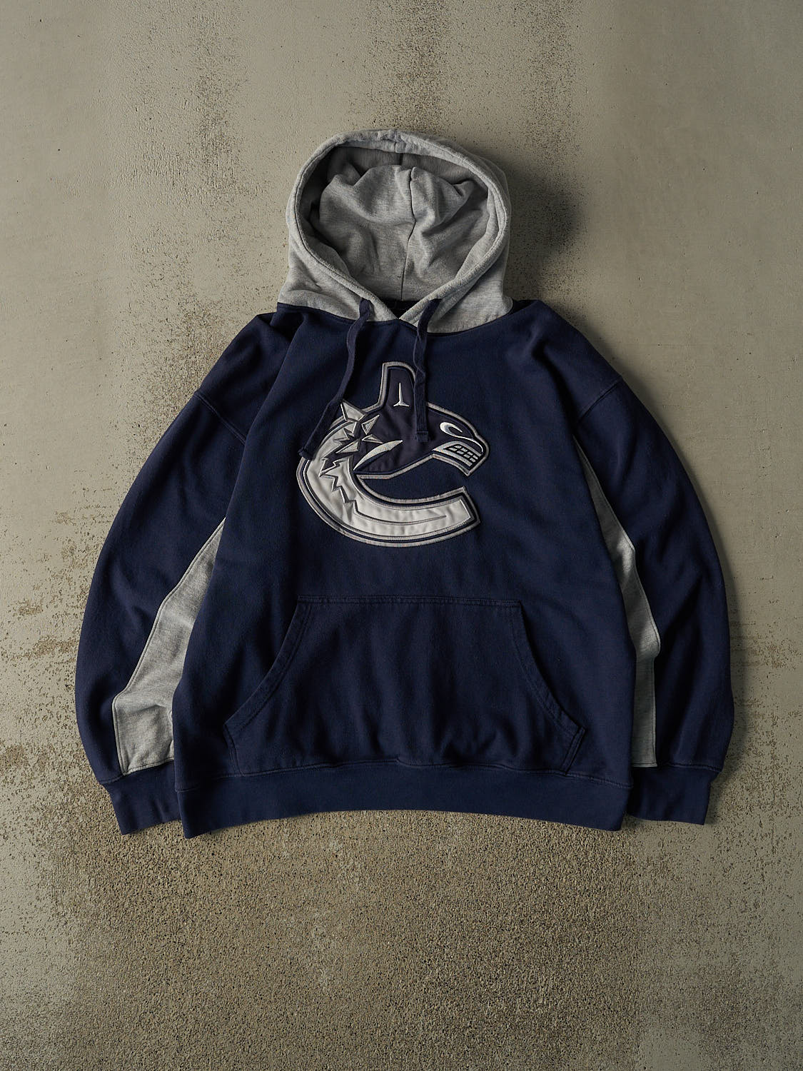 Vintage Y2K Navy Blue Vancouver Canucks Embroidered Hoodie (XL)