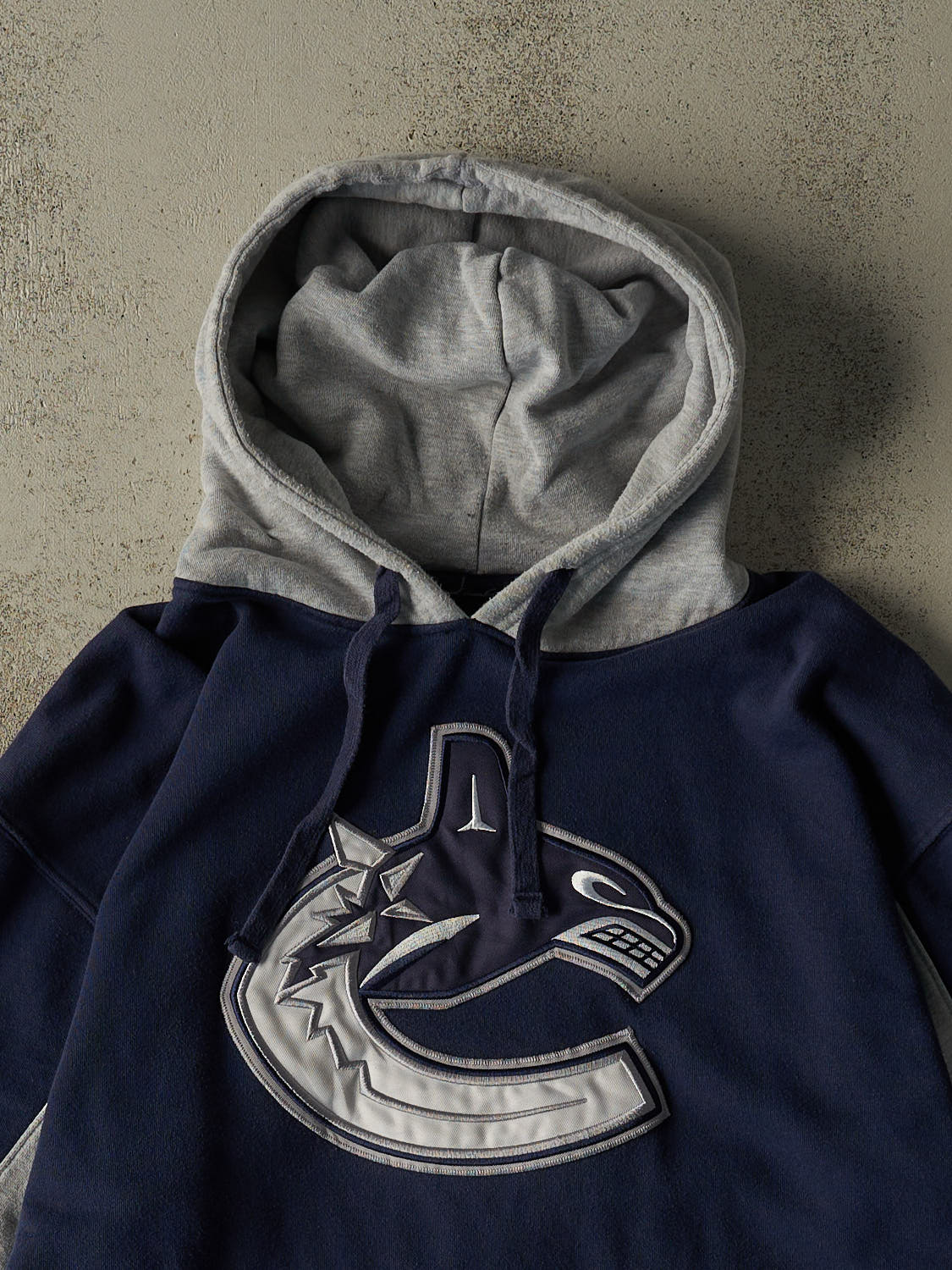 Vintage Y2K Navy Blue Vancouver Canucks Embroidered Hoodie (XL)