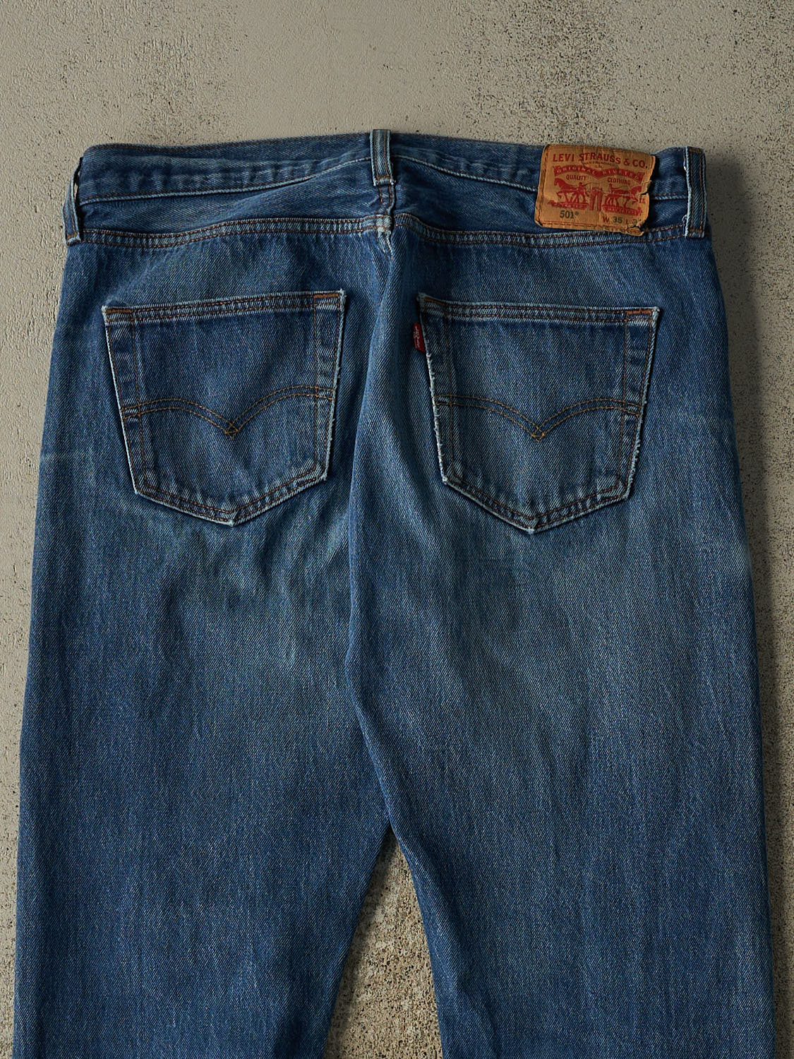 Vintage Y2K Mid Wash Levi's 501 Jeans (34x31)
