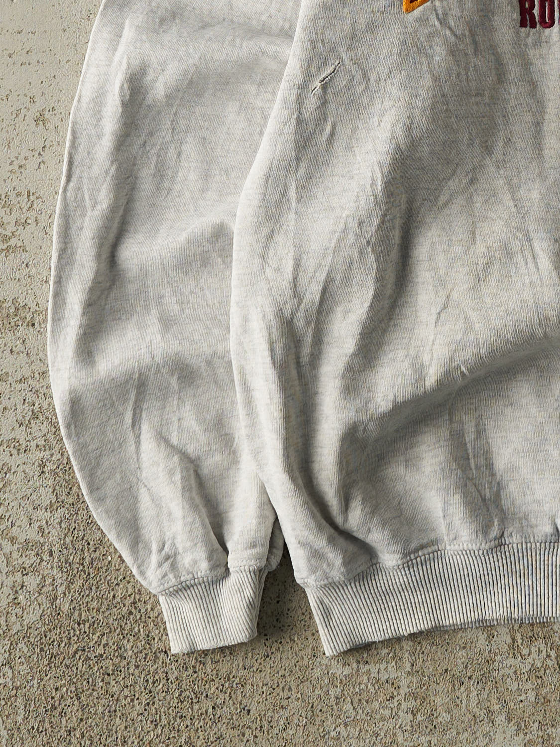 Vintage 90s Heather Grey Roosevelt Roughriders Embroidered Crewneck (M/L)