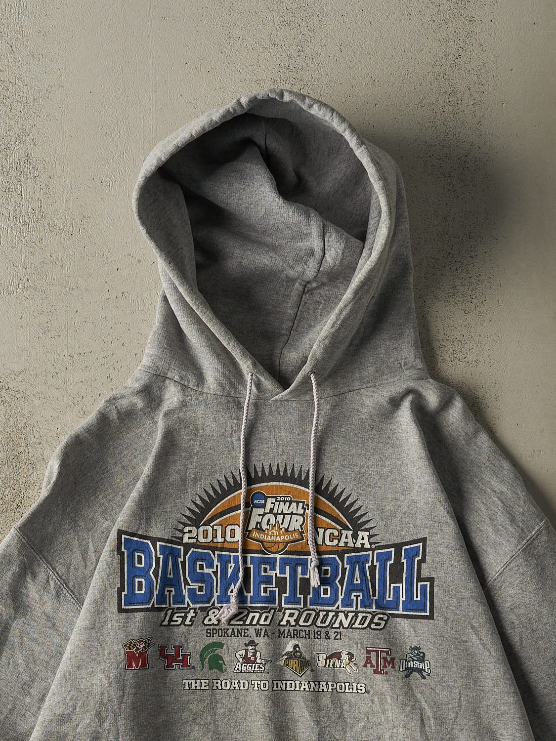 Vintage 10' Grey NCAA Final Four Basketball Hoodie (L/XL)