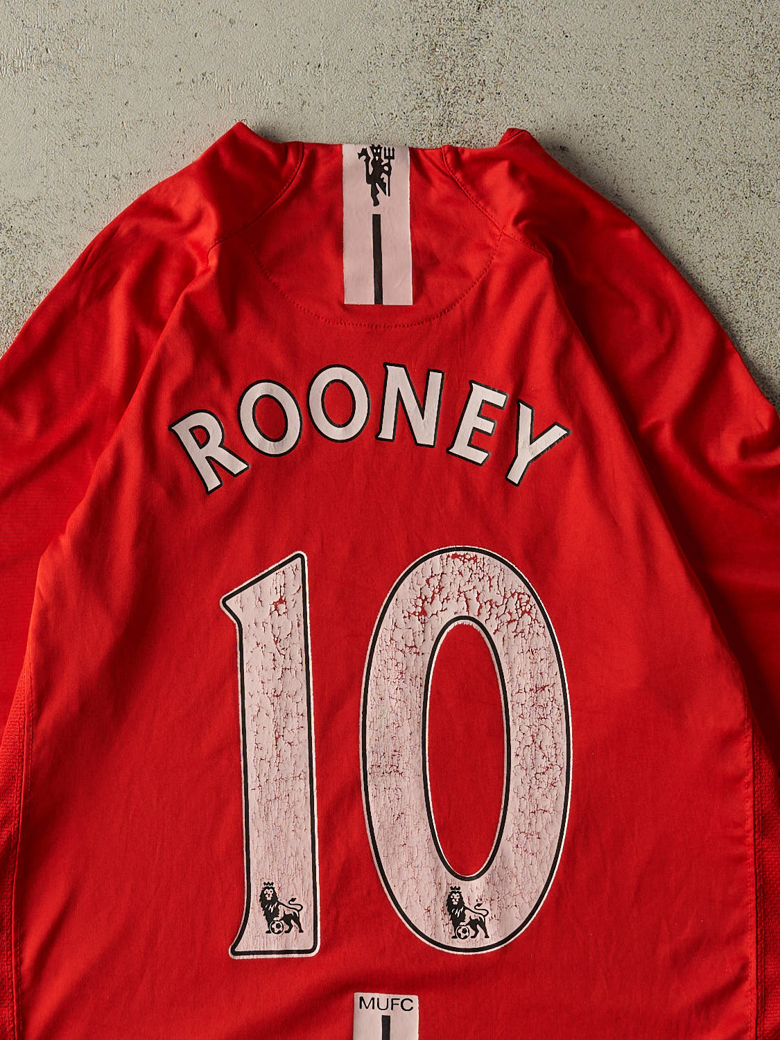 Vintage Y2K Red Manchester United Wayne Rooney Jersey (M/L)