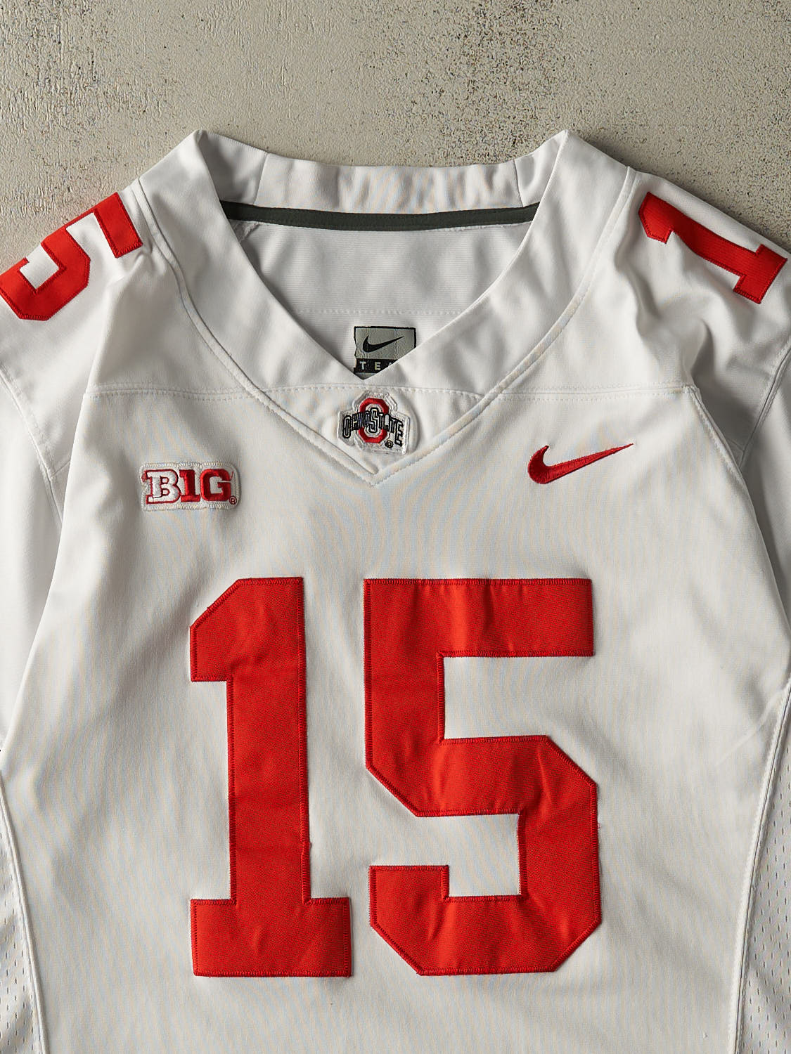 Vintage Y2K White Ohio State Buckeyes Ezekiel Elliot #15 Football Jersey (L)