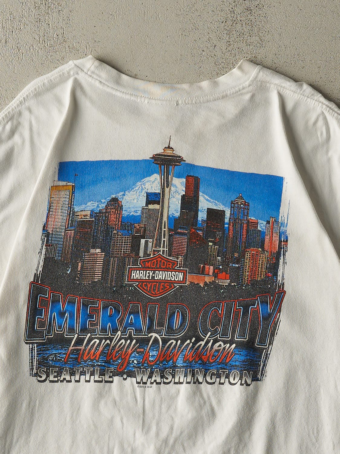 Vintage 11' White Harley Davidson Seattle Washington Pocket Tee (XXL)