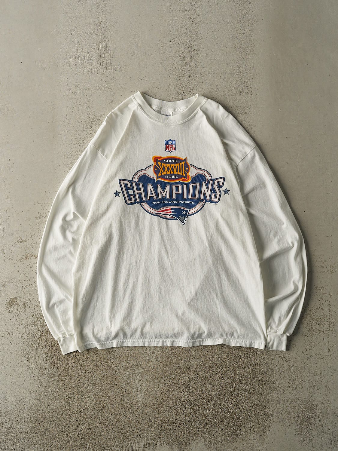 Vintage 07' White New England Patriots Super Bowl XXXVIII Champs Long Sleeve (L/XL)