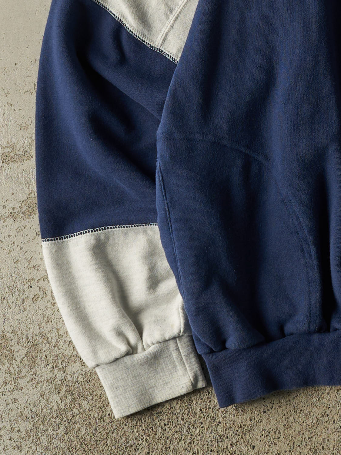 Vintage 90s Navy Blue Toronto Maple Leafs Embroidered Crewneck (XL)