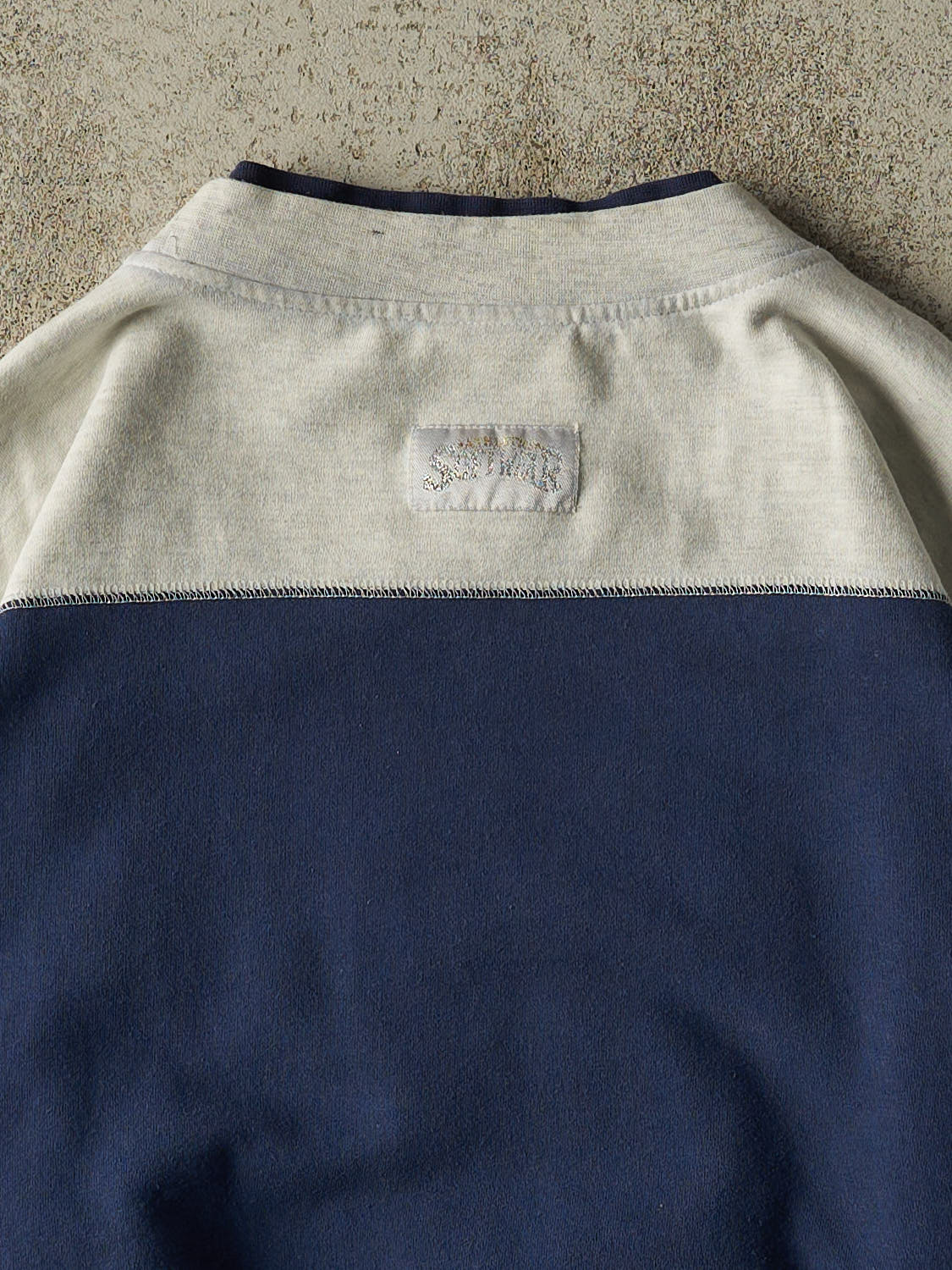 Vintage 90s Navy Blue Toronto Maple Leafs Embroidered Crewneck (XL)