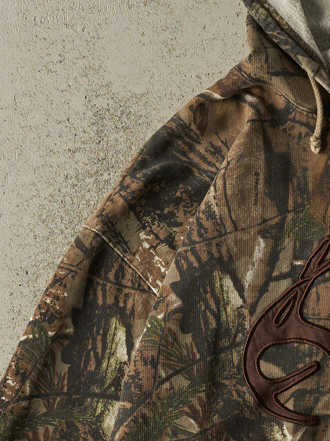 Vintage Y2K Camo Realtree Embroidered Logo Hoodie (XL/XXL)